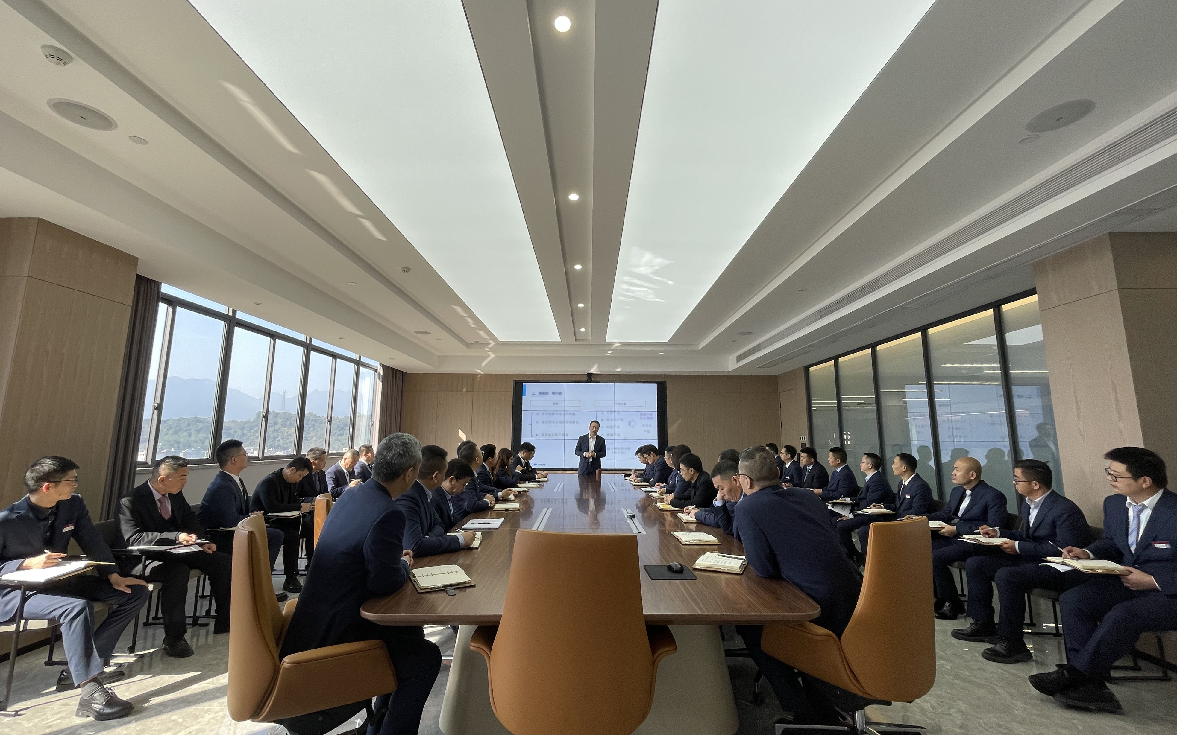 加強頭部、腰部和腿部建設(shè)