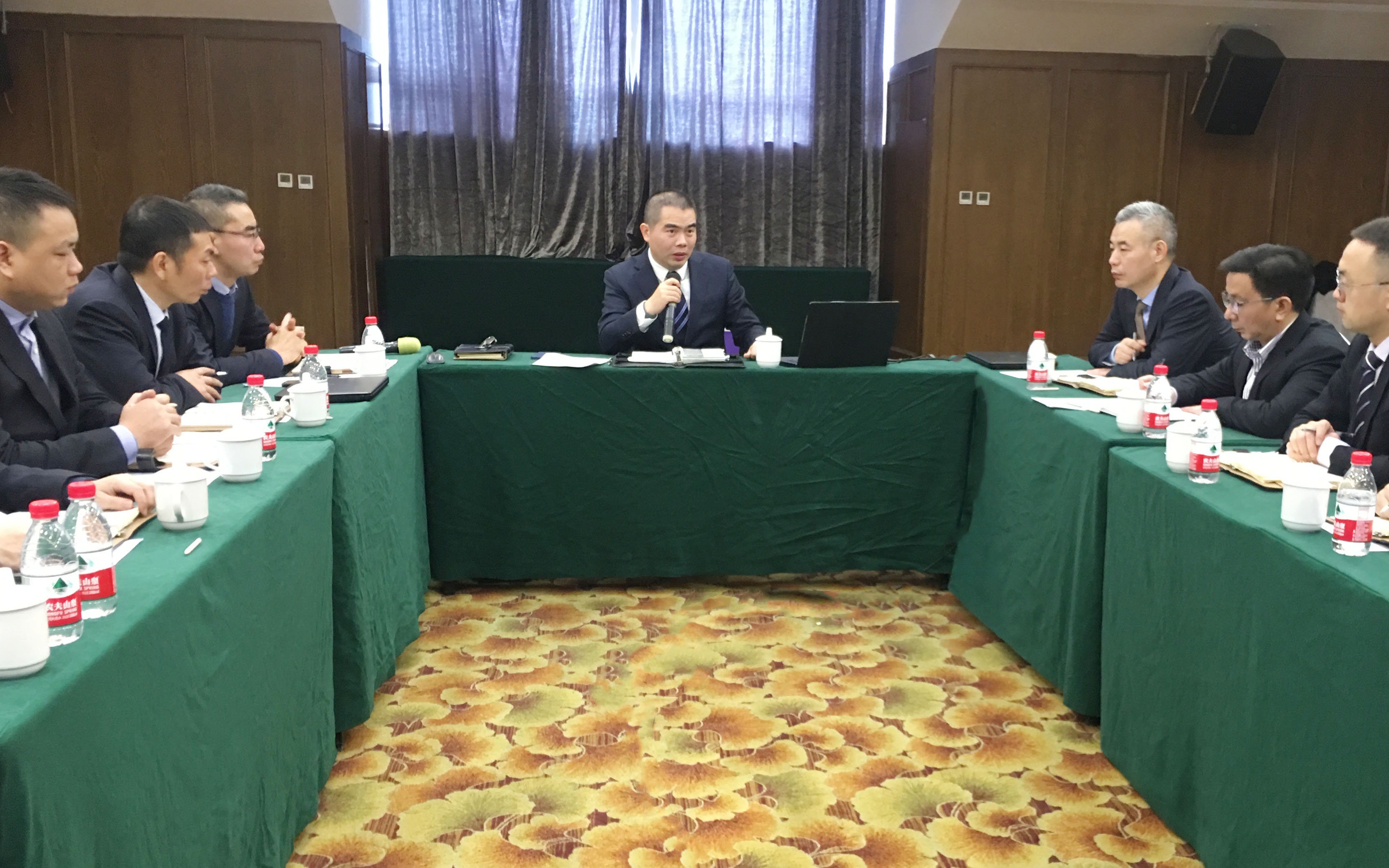 直面問題、團(tuán)結(jié)協(xié)作、積極有為