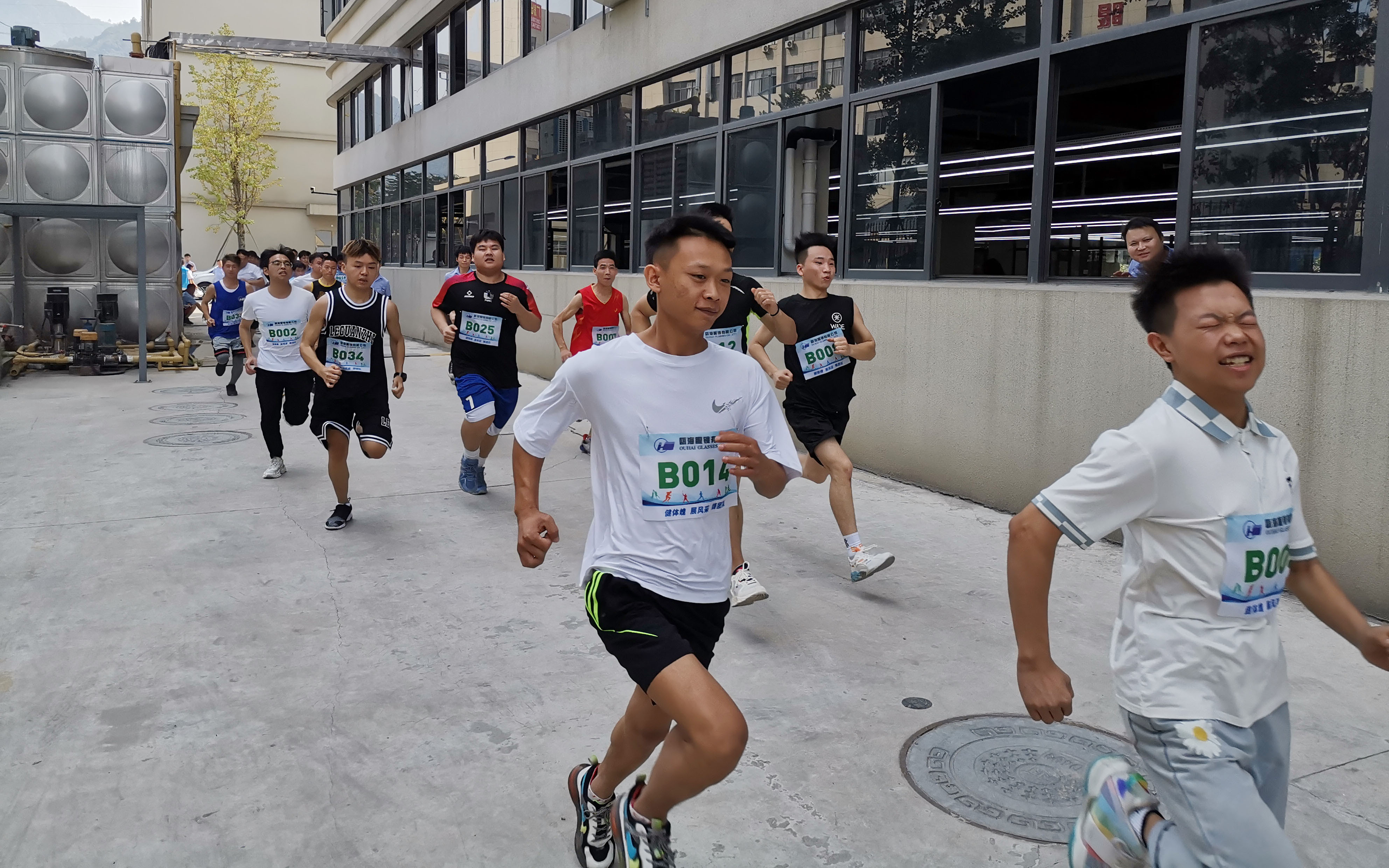 1666598560515060329.jpg 1666598560515060329.jpg