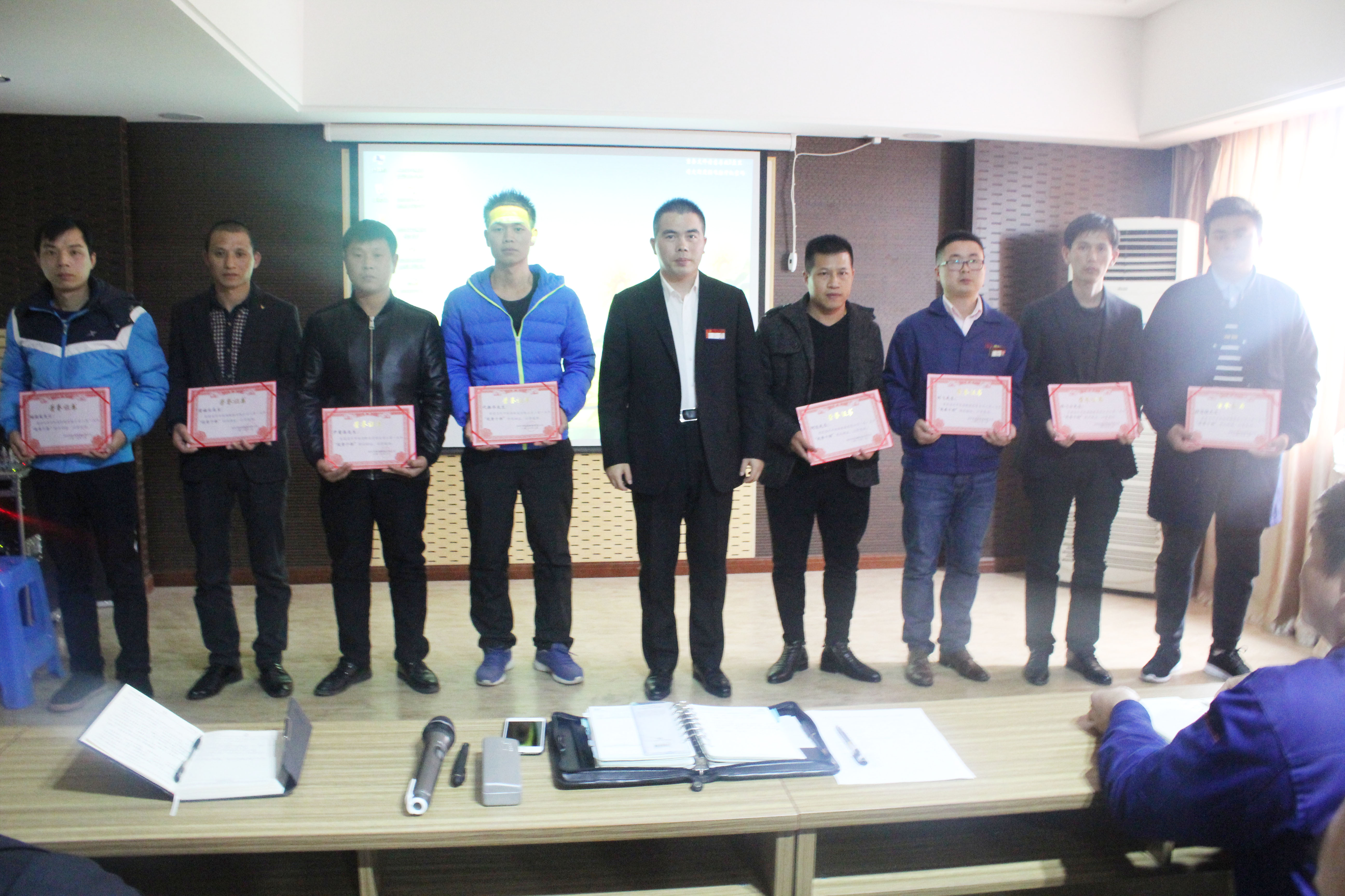 2016年行政擴(kuò)大會(huì)議隆重召開